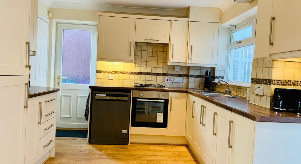 Homely Detached 3 Bedroom House Near Sheffield Rotherham Exteriör bild