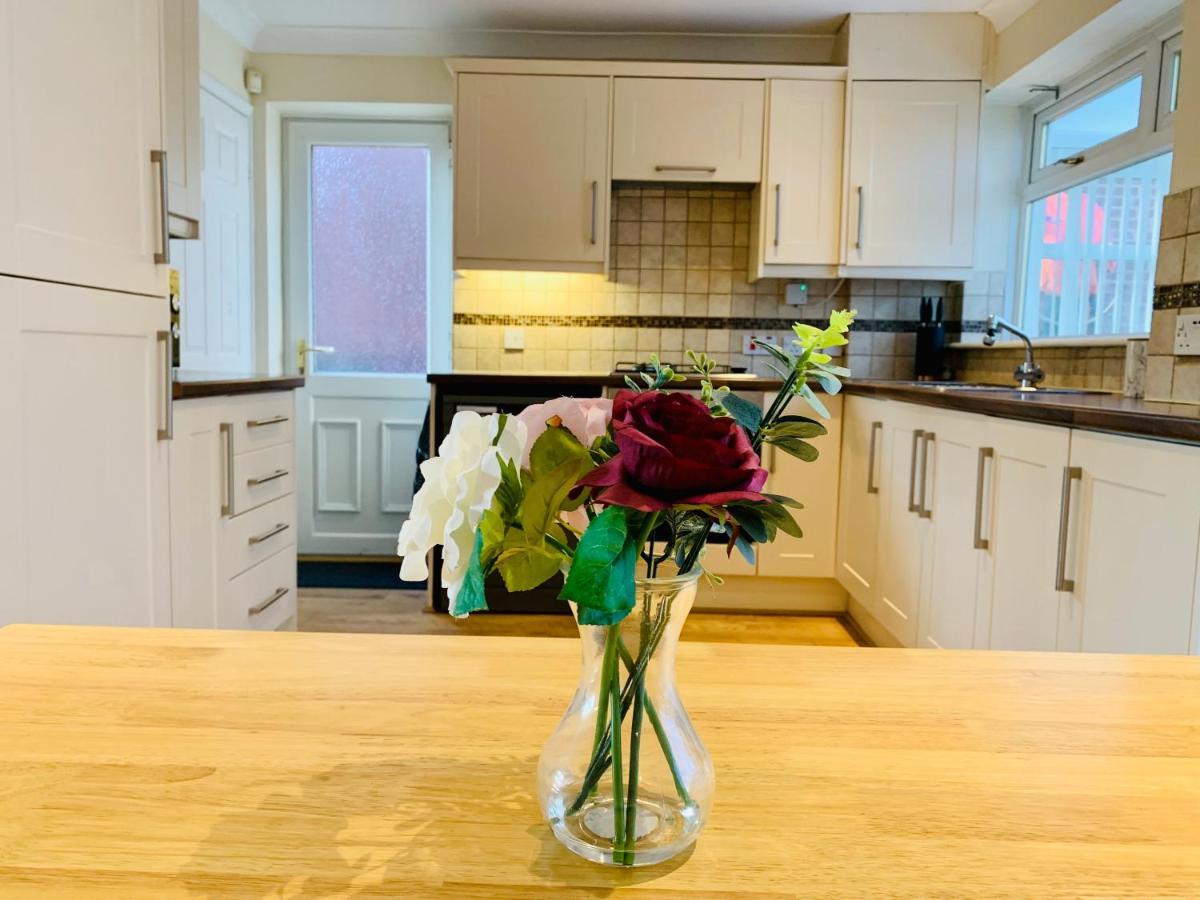Homely Detached 3 Bedroom House Near Sheffield Rotherham Exteriör bild